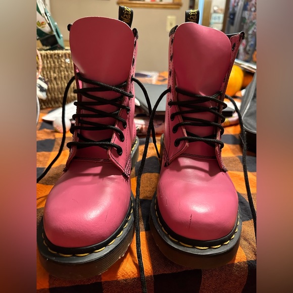 The Original Pink Doc Martins AirWair with Soles Bouncing Vintage 90s Leather - Picture 3 of 11